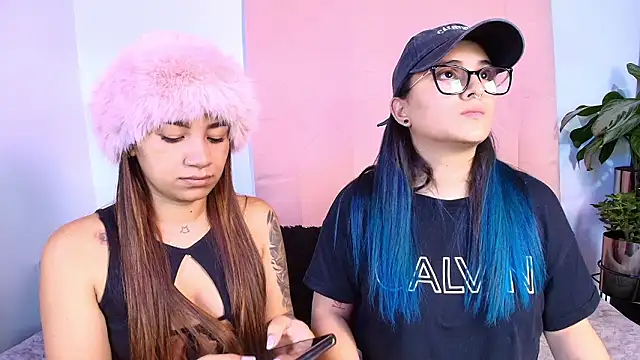 Jules_n_Gia's cam snapshot