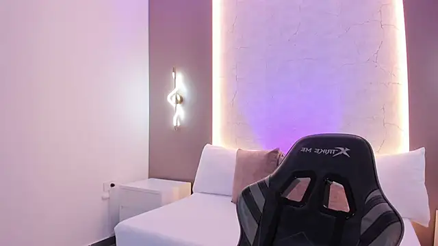 emily_tolson's cam snapshot