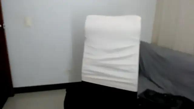 Laura-pervert's cam snapshot