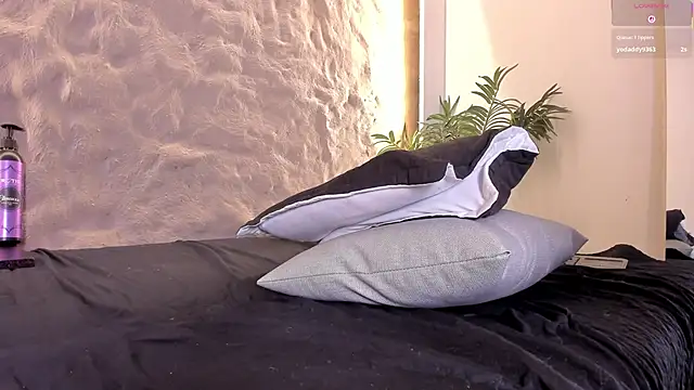 Naomy_gyal's cam snapshot