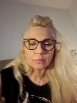 Tania44b live sex cam