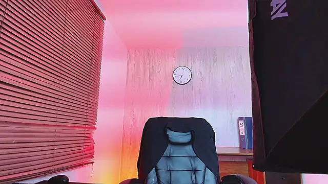 AuroraBrow's cam snapshot