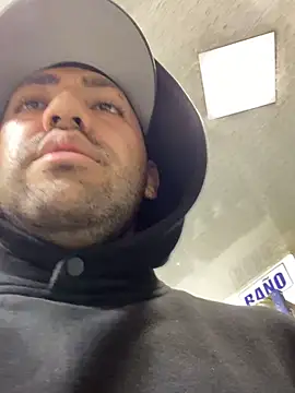 JuanZapata33 live sex cam