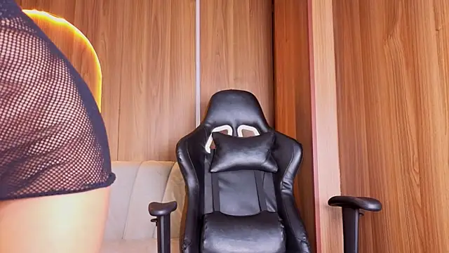 Alina_b_'s cam snapshot