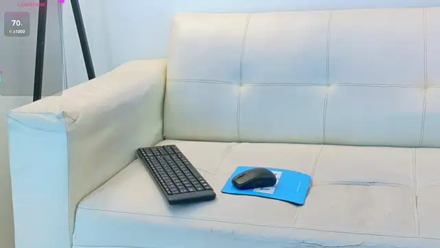 R3d_Moonss__'s cam snapshot