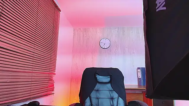 AuroraBrow's cam snapshot