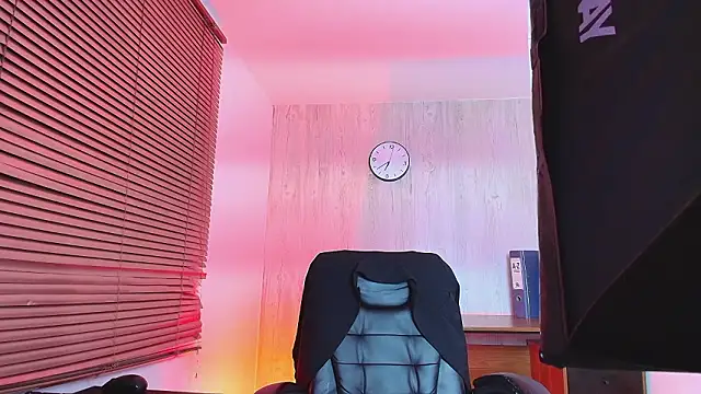 AuroraBrow's cam snapshot