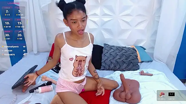 adisson_petite1's cam snapshot