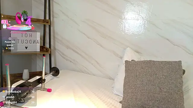 mia_gold_'s cam snapshot