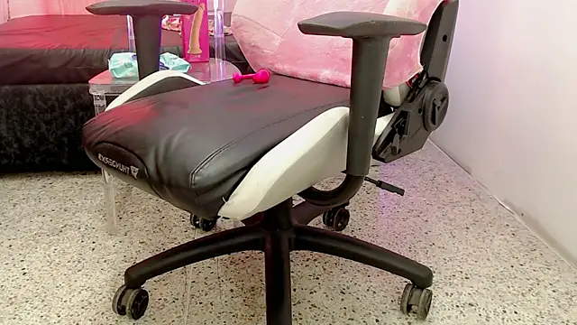 Mishell_hot_'s cam snapshot