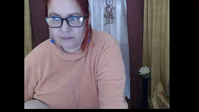 PlayfullMature's cam snapshot