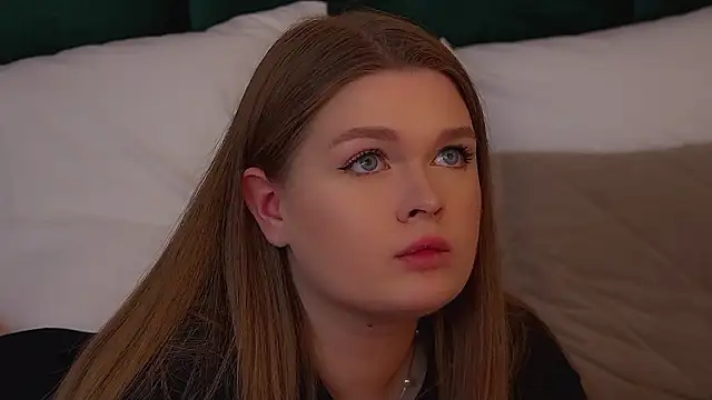 CrystalLyons's cam snapshot