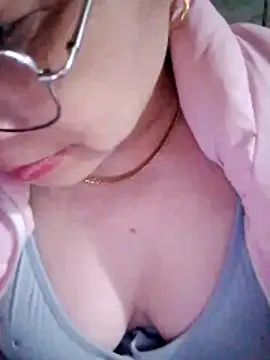 small-house123's cam snapshot