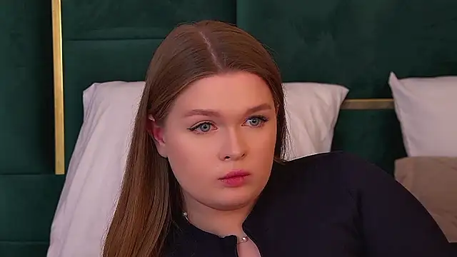 CrystalLyons's cam snapshot