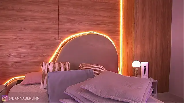 danna_berlin_'s cam snapshot