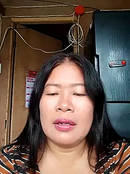 Lovelywoman43 live sex cam