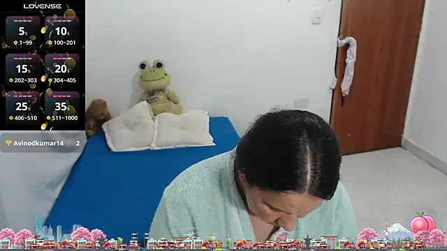 Laura_fox1's cam snapshot