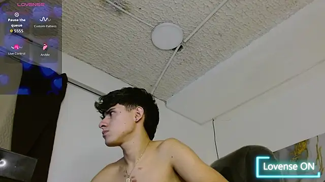 Dyla_n18 live sex cam