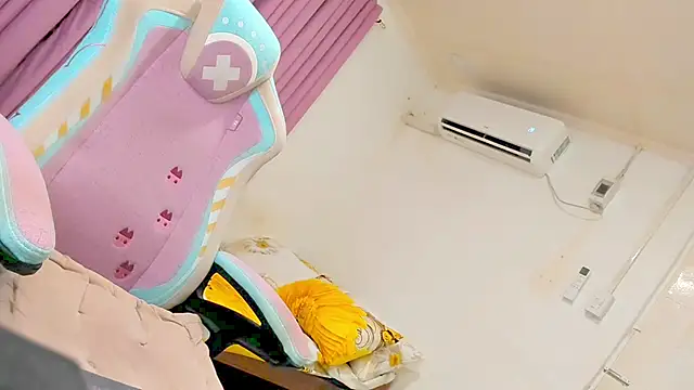 CraveMyCurves's cam snapshot