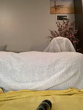 CurvyDesire1's cam snapshot