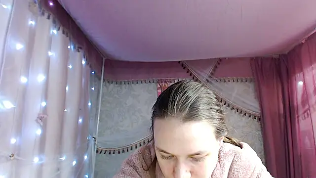 leila_bambi_'s cam snapshot