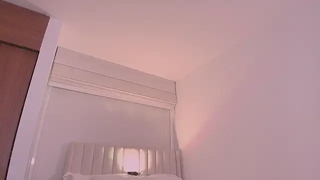 ArianaReynoldss's cam snapshot