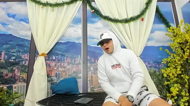 SabrinaAndEddy's cam snapshot