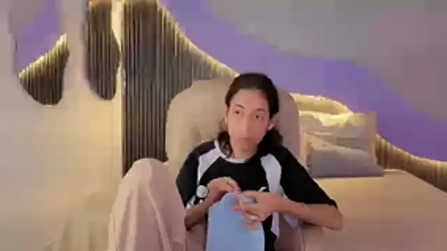 hot_little_bunny's cam snapshot