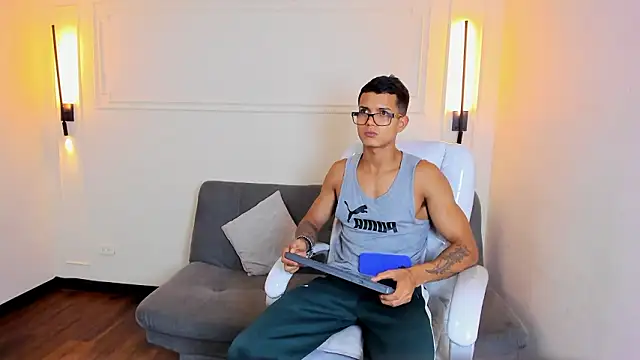 Paradise_boy_s live sex cam