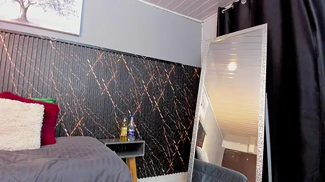 clara_heat's cam snapshot