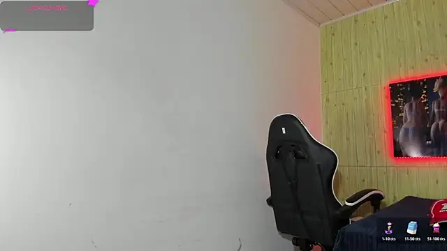 Raven_Rouge_'s cam snapshot