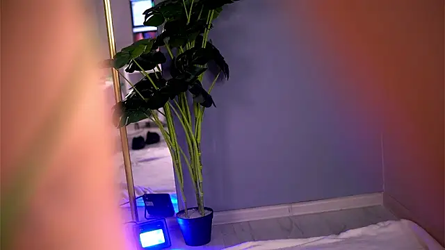 ElaraShine's cam snapshot