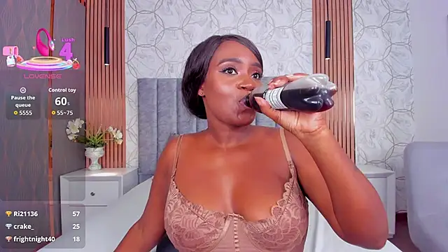 Britanymooree's cam snapshot