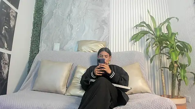 LesliePetit's cam snapshot