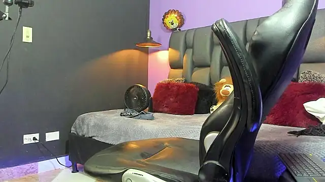 Lyon_vach live sex cam