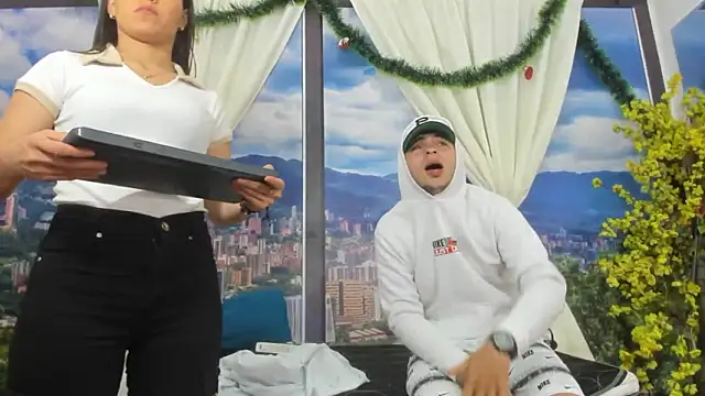 SabrinaAndEddy's cam snapshot