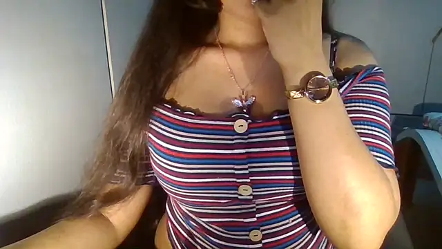 Yashika_Loves's cam snapshot