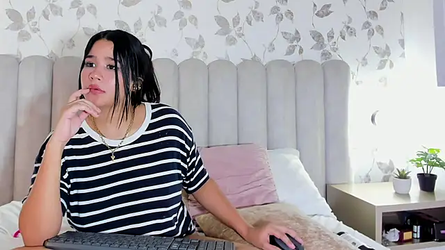 Lizz_Bunny's cam snapshot