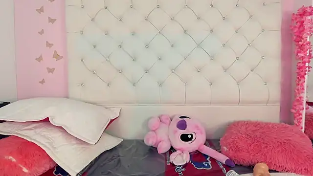 Clarita_Hill's cam snapshot