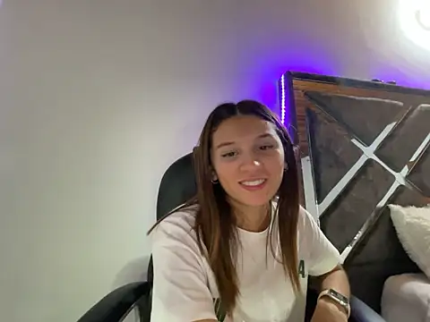 alison_parkerr26's cam snapshot