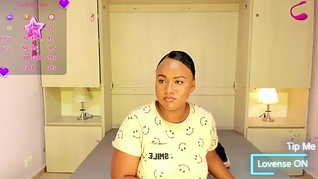 EmilyyStuart's cam snapshot