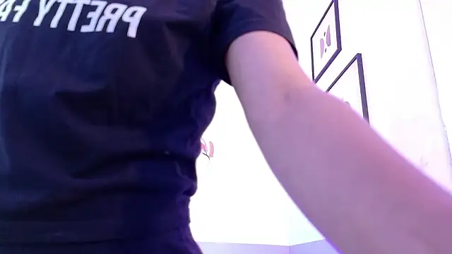 cutepetitee's cam snapshot