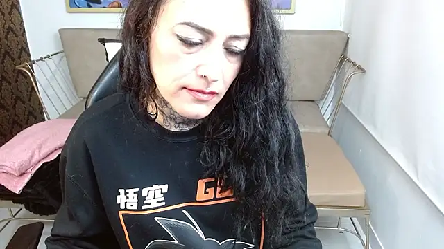 Roxanne_vale's cam snapshot