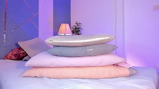 Voluptupus-girl's cam snapshot