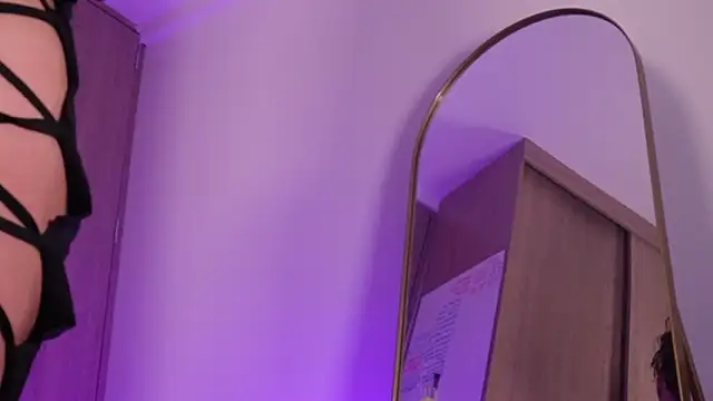 lara_bombshelll's cam snapshot