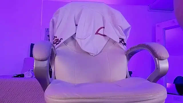 littlee_red's cam snapshot