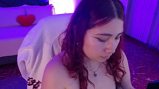 littlee_red's cam snapshot