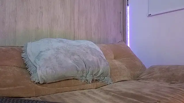 AlessandraLB's cam snapshot