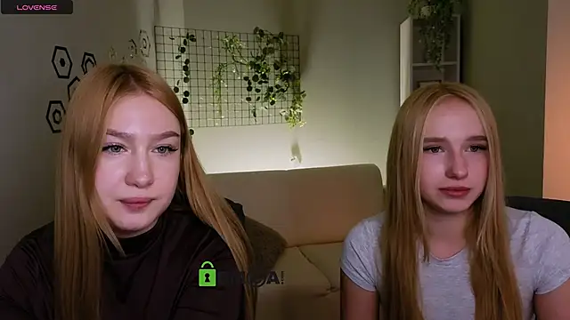 playful_sophie's cam snapshot