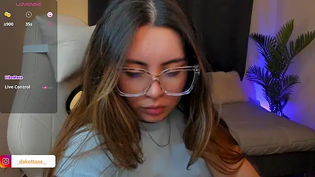 dakottaa_'s cam snapshot